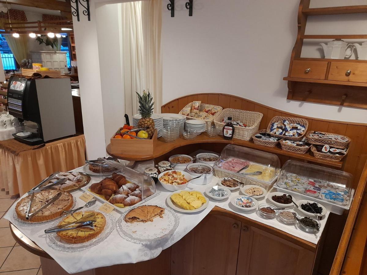 Hotel Garni B&B Maffei ปินโซโล ภายนอก รูปภาพ