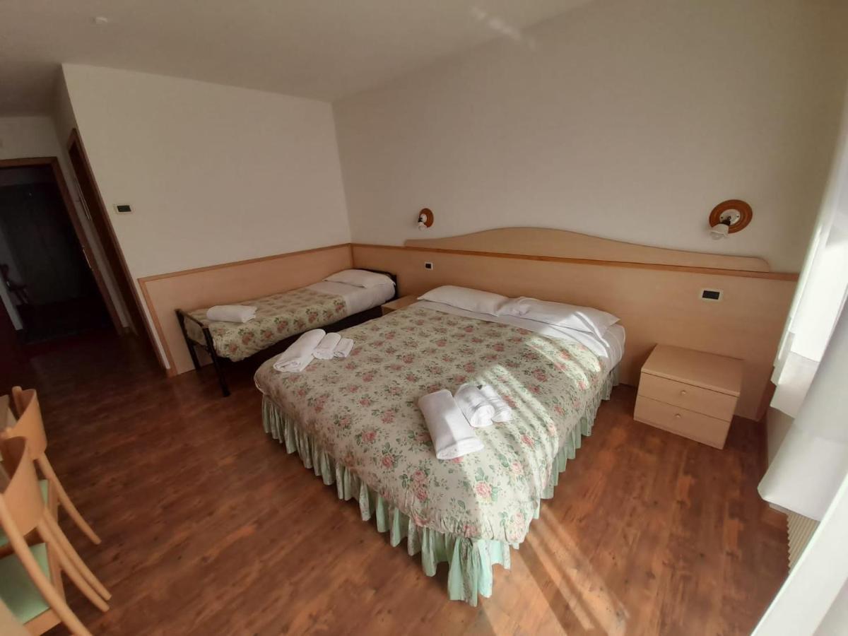 Hotel Garni B&B Maffei ปินโซโล ภายนอก รูปภาพ
