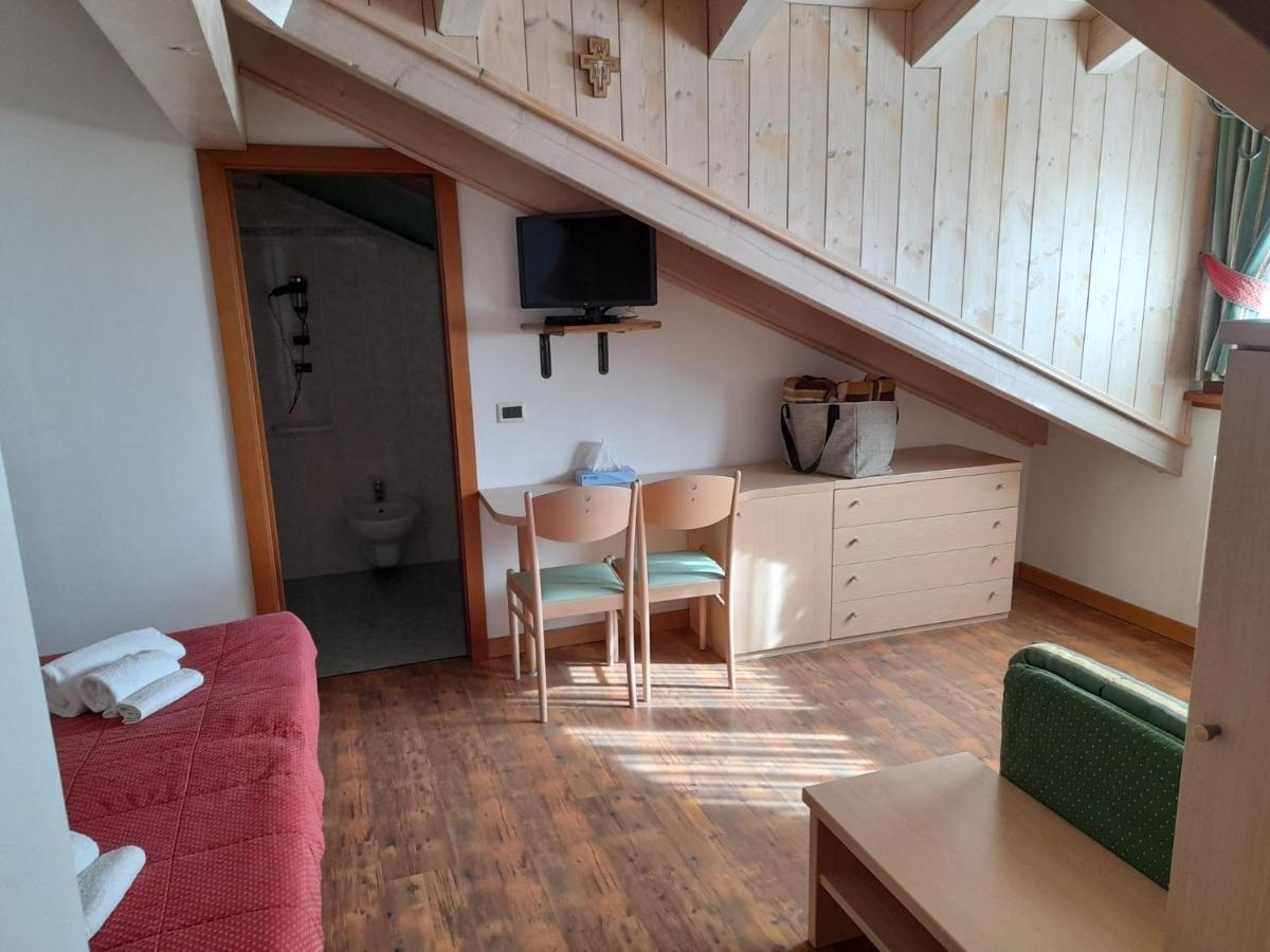 Hotel Garni B&B Maffei ปินโซโล ภายนอก รูปภาพ