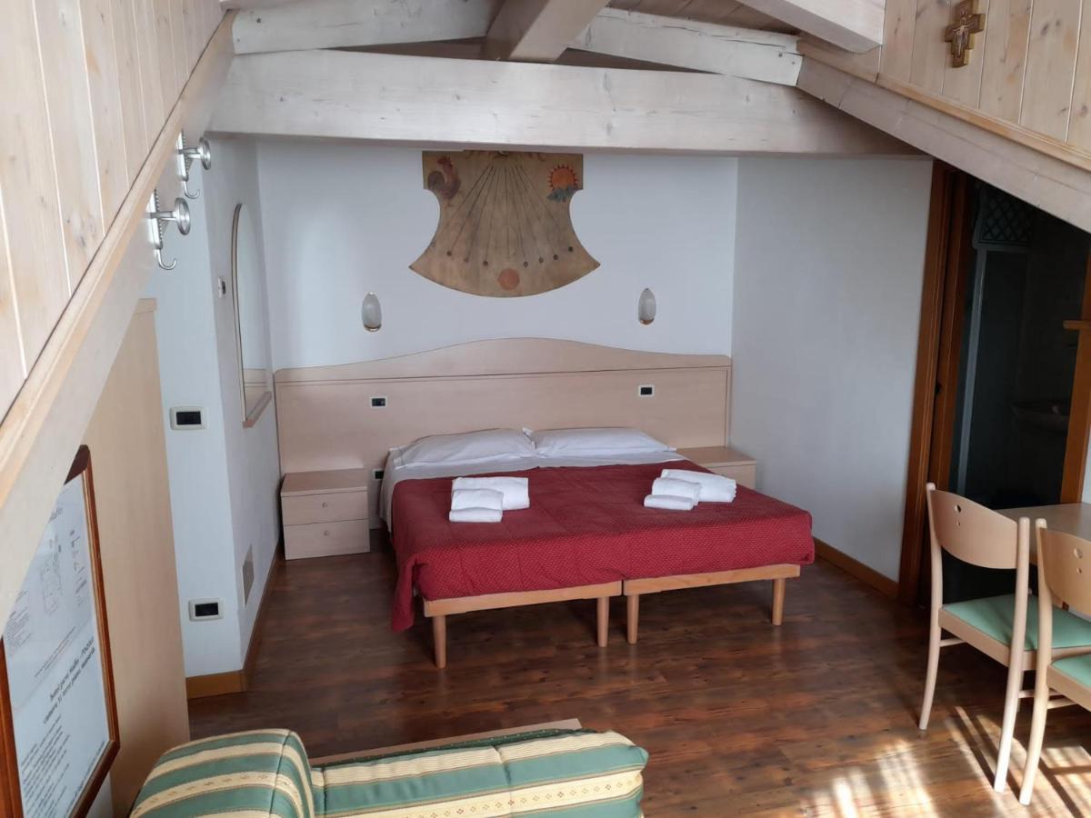 Hotel Garni B&B Maffei ปินโซโล ภายนอก รูปภาพ