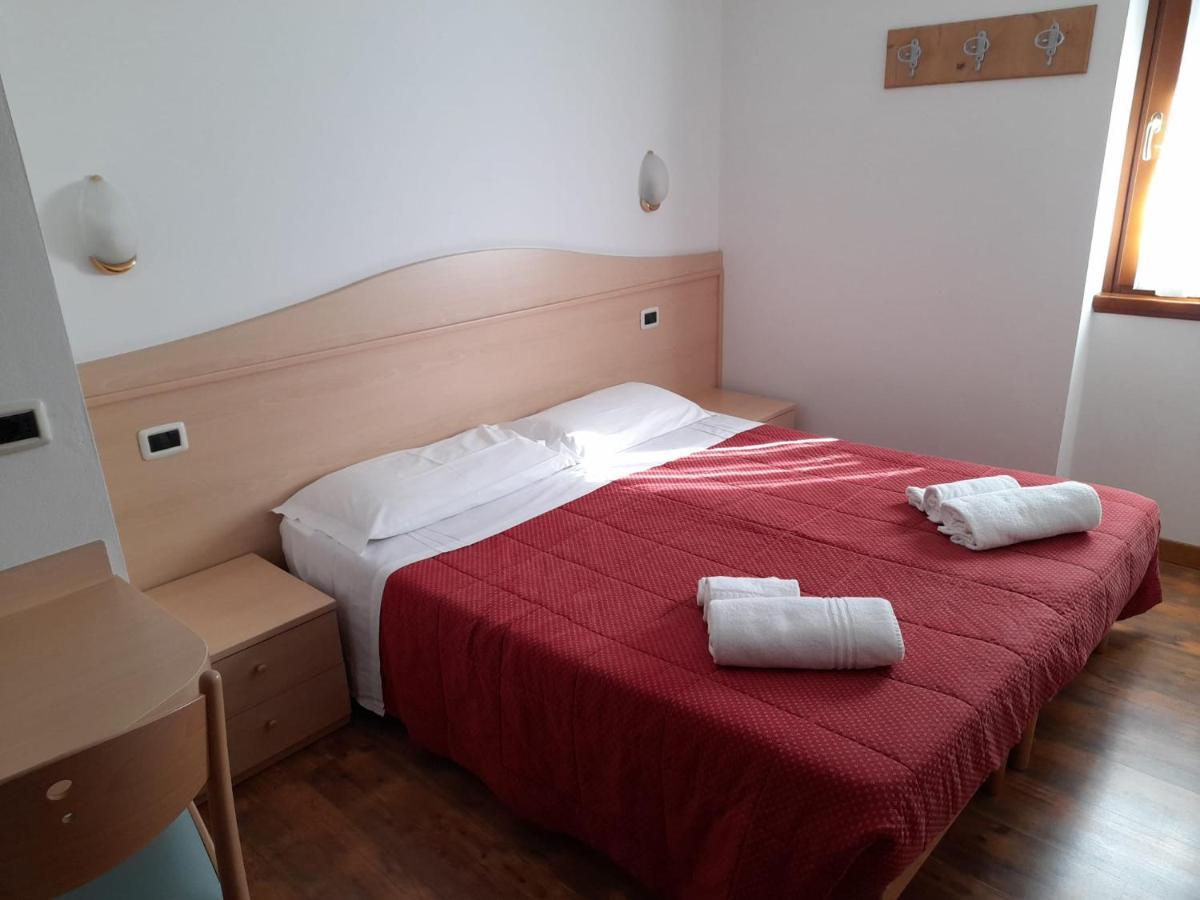 Hotel Garni B&B Maffei ปินโซโล ภายนอก รูปภาพ
