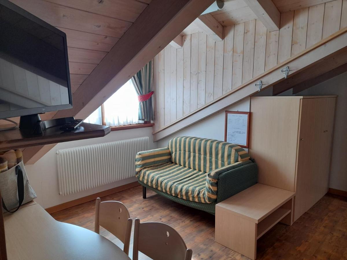 Hotel Garni B&B Maffei ปินโซโล ภายนอก รูปภาพ